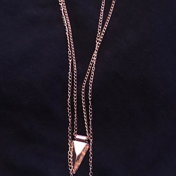 NWT layered goldtone chain 💙 - Picture 3 of 4